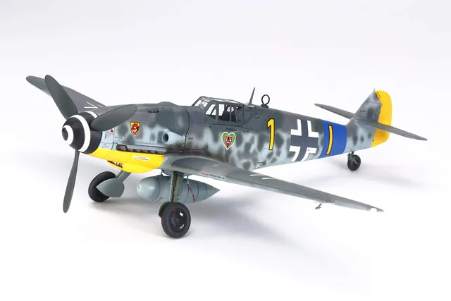 tamiya-61117-bf-109-g-6-modellbausatz-1-48-unlackiert image 1