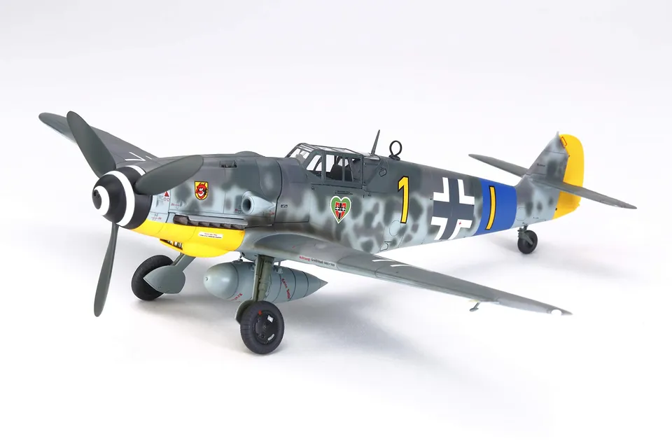 tamiya-61117-bf-109-g-6-modellbausatz-1-48-unlackiert image 1