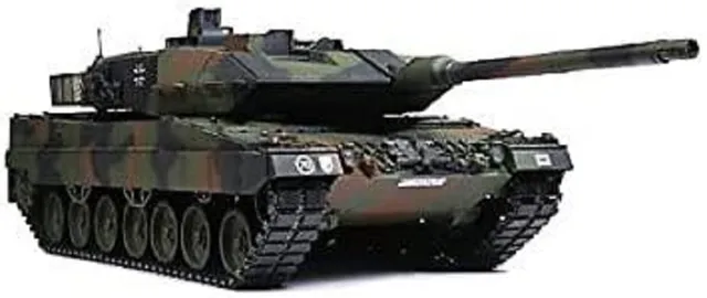 tamiya-300056020-leopard-2a6-full-option-rc-panzer-1-16 image 1