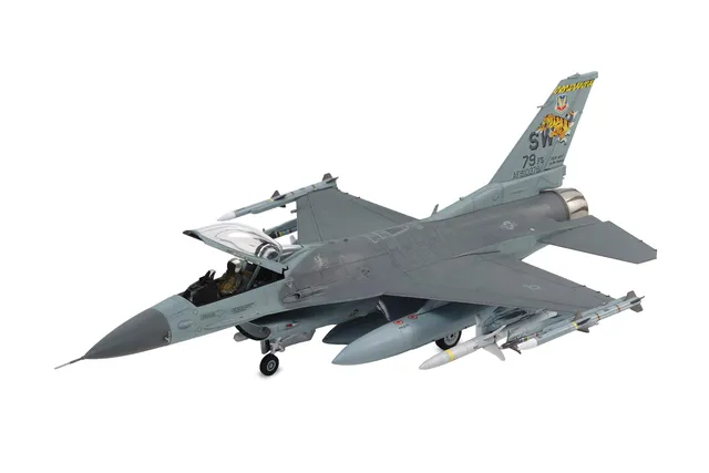 tamiya-1-72-f-16cj-fighting-falcon-modellbausatz-grau image 1