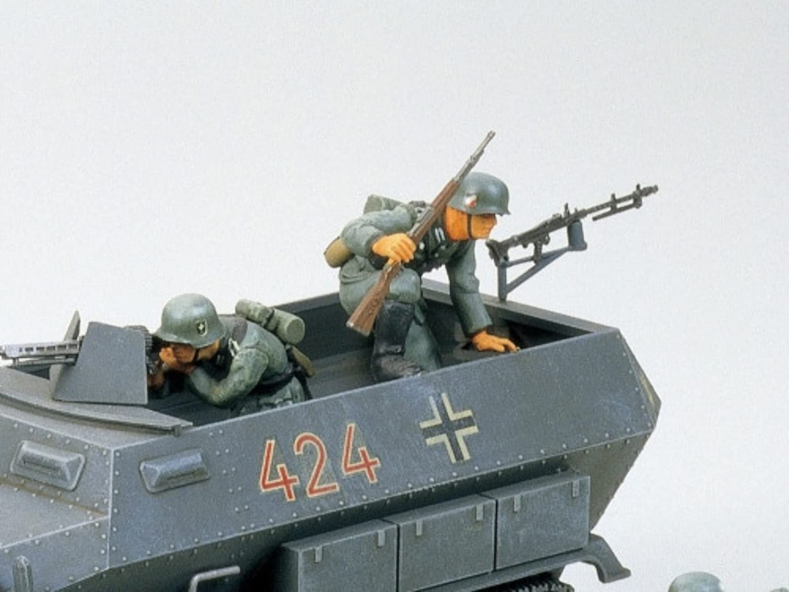 tamiya-35020-sdkfz-251-1-hanomag-bausatz-1-35 image 3
