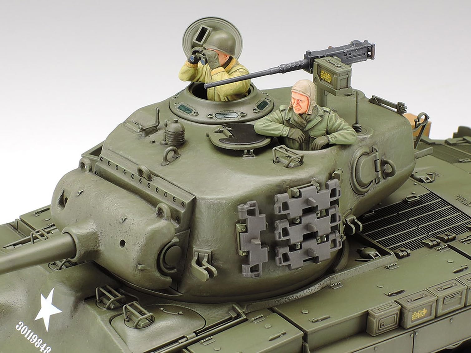 tamiya-m26-pershing-1-35-wwii-us-panzer-bausatz-2-figuren image 5