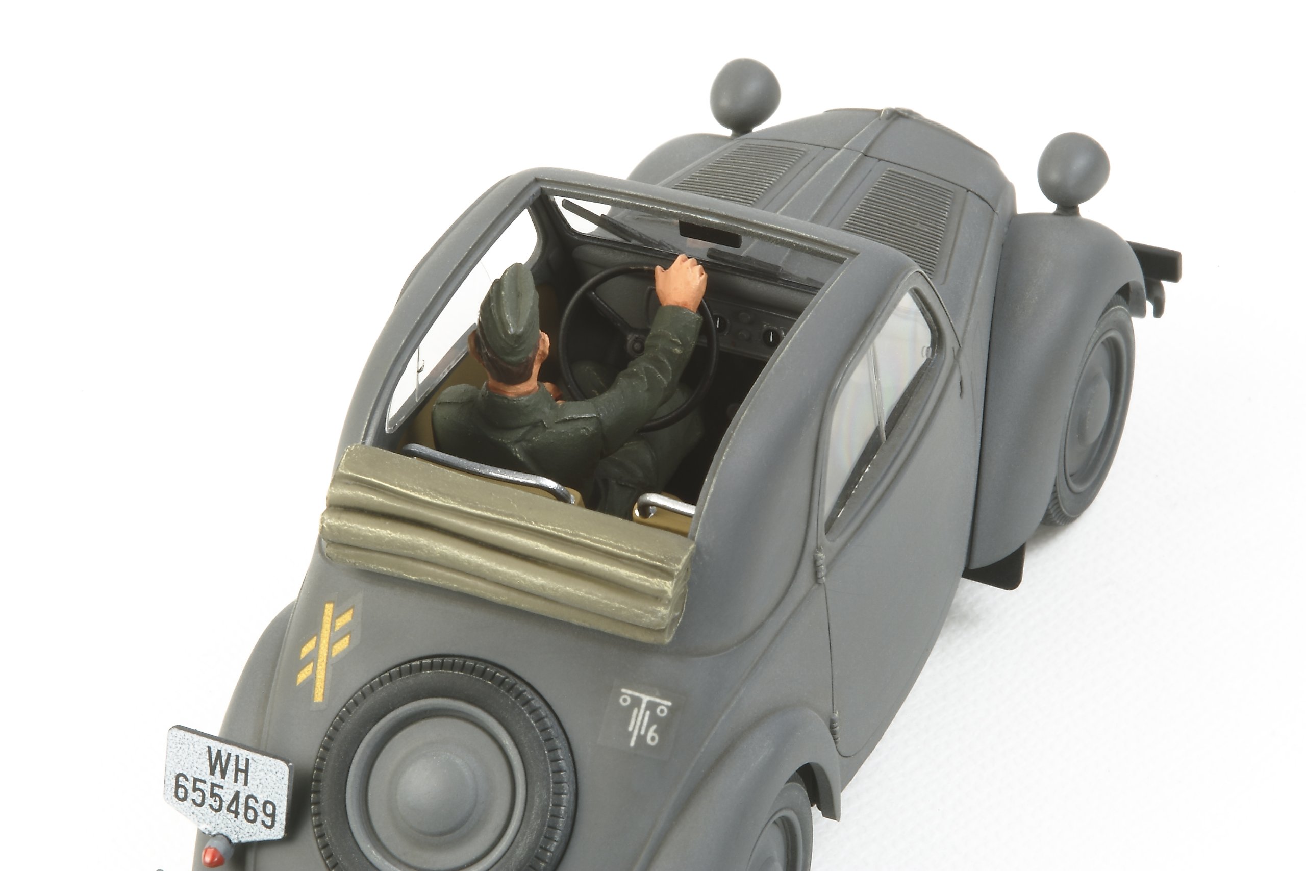 tamiya-simca-s5-35321-modellbausatz-1-35-wwii-dienstwagen-grau image 2