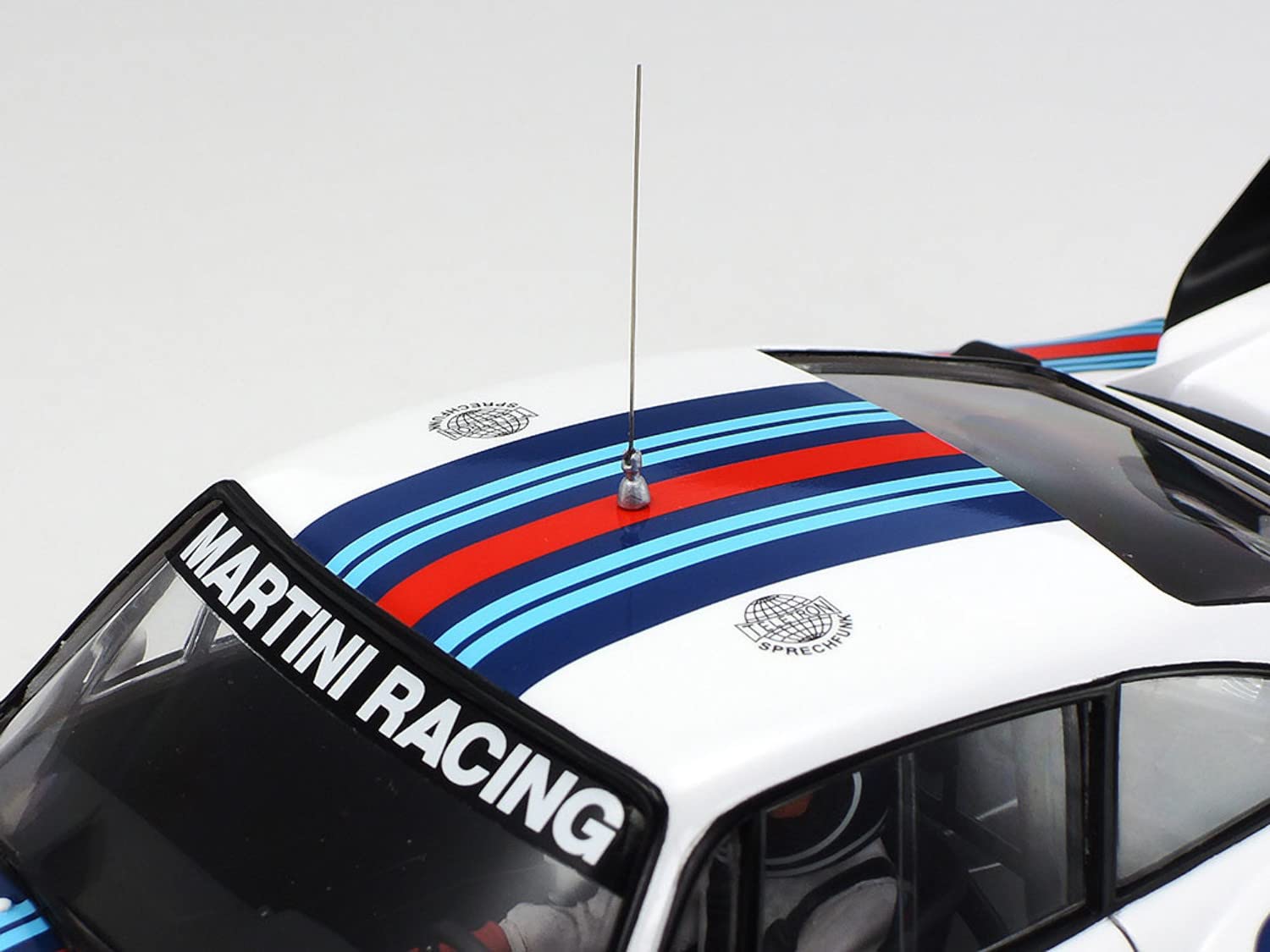 tamiya-20070-porsche-935-martini-1-20-modellbausatz-unlackiert image 6