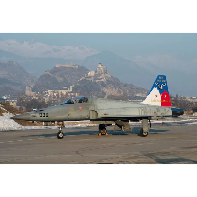 italeri-f-5e-swiss-air-force-flugzeug-1-72-1420s image 1