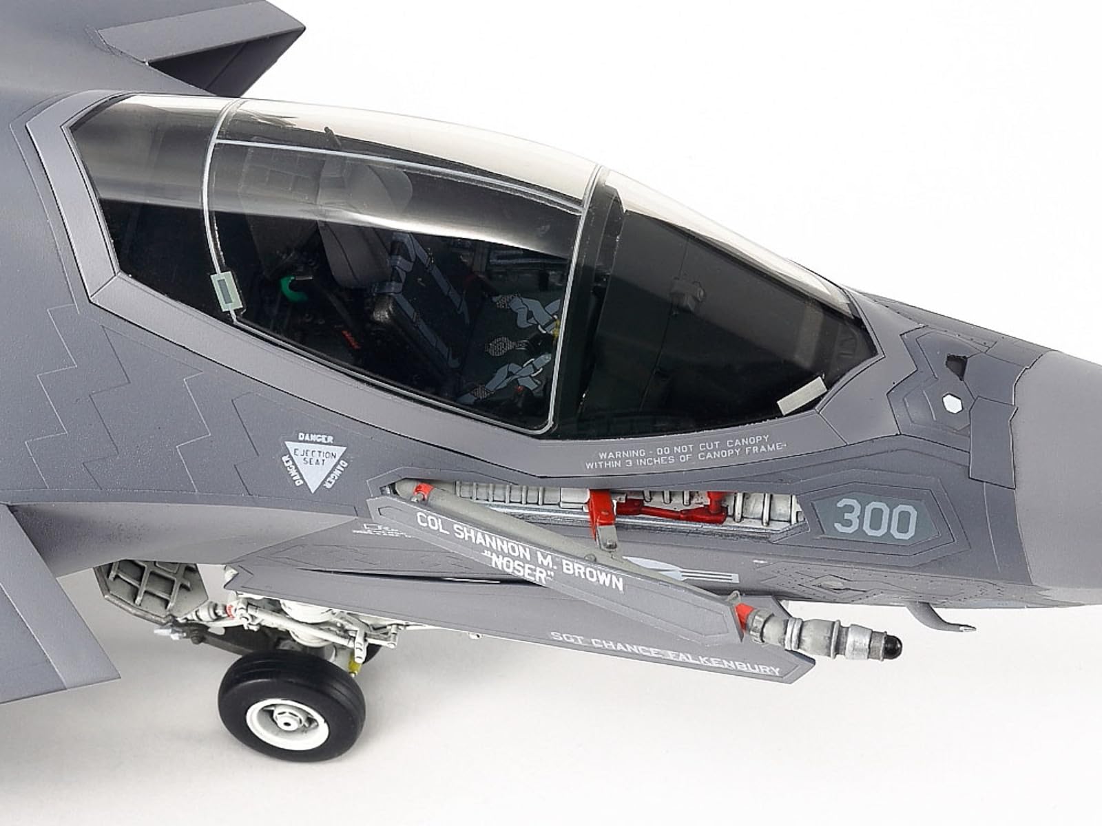 tamiya-61127-f-35c-lightning-ii-flugzeug-bausatz-1-48-us-jet image 6