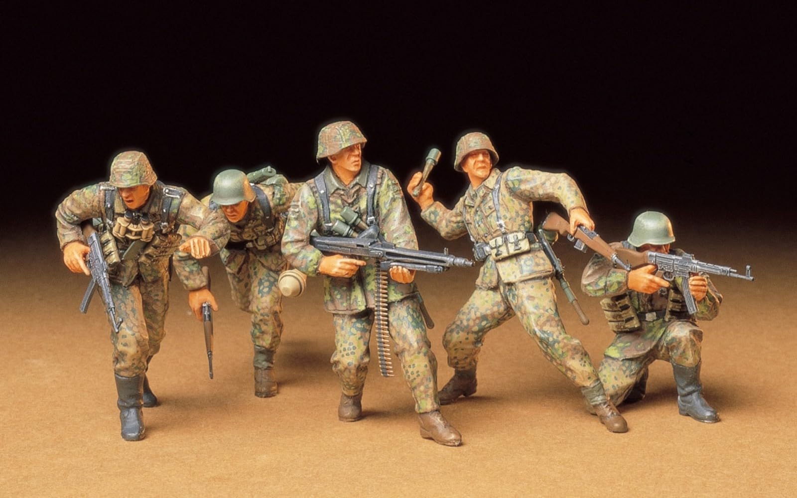 tamiya-deutsche-frontsoldaten-35196-figuren-set-1-35-5 image 3