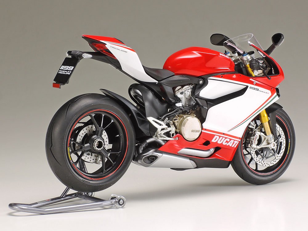tamiya-14132-ducati-1199-panigale-s-motorradmodell-1-12 image 3