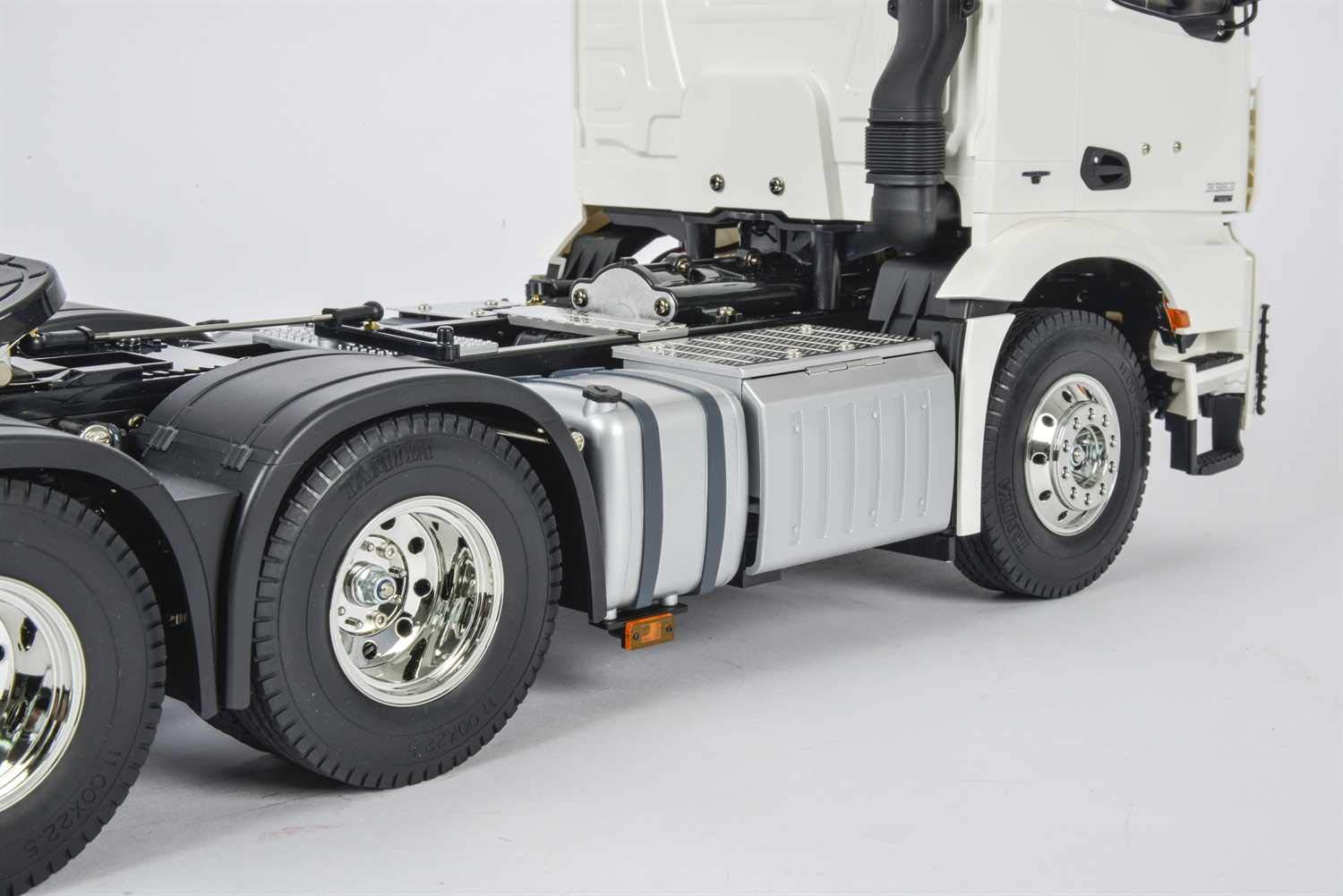 tamiya-mb-arocs-3363-6x4-classicspace-1-14-rc-truck-bausatz image 8