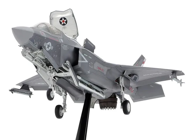 tamiya-61125-f-35b-lightning-ii-flugzeug-modellbausatz-1-48-unlackiert image 1