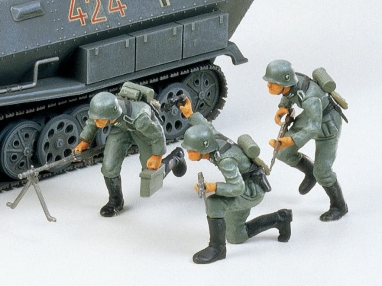 tamiya-35020-sdkfz-251-1-hanomag-bausatz-1-35 image 4