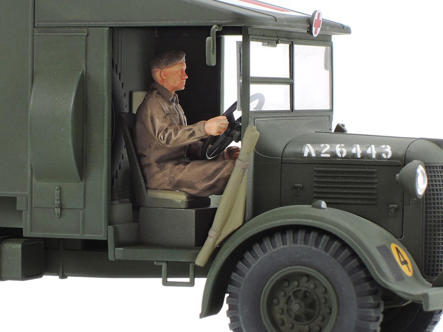 tamiya-32605-brit-2to-4x2-krankenwagen-standmodell-1-48 image 4