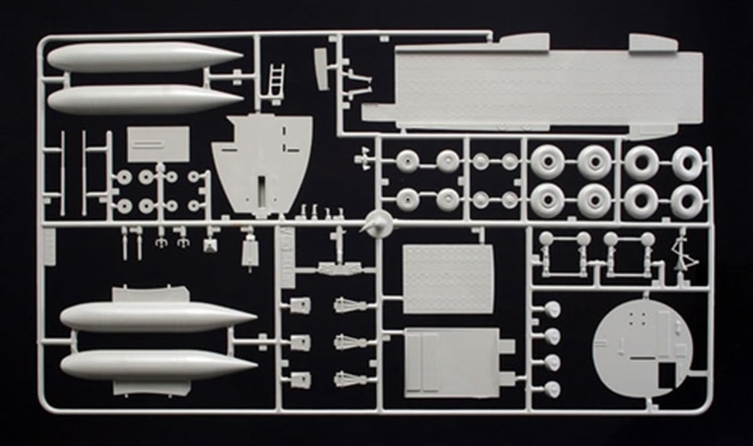 italeri-1255s-c-130j-hercules-flugzeug-bausatz-grau image 2