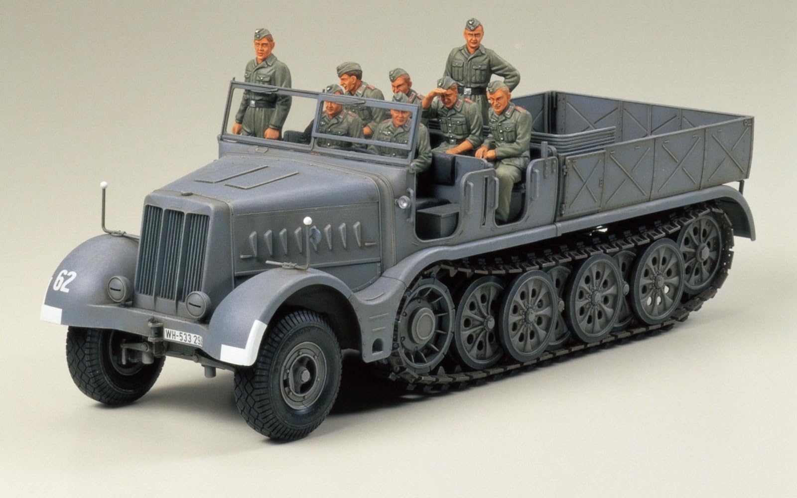 tamiya-sd-kfz-9-famo-halbketten-bausatz-1-35-8-figuren image 3