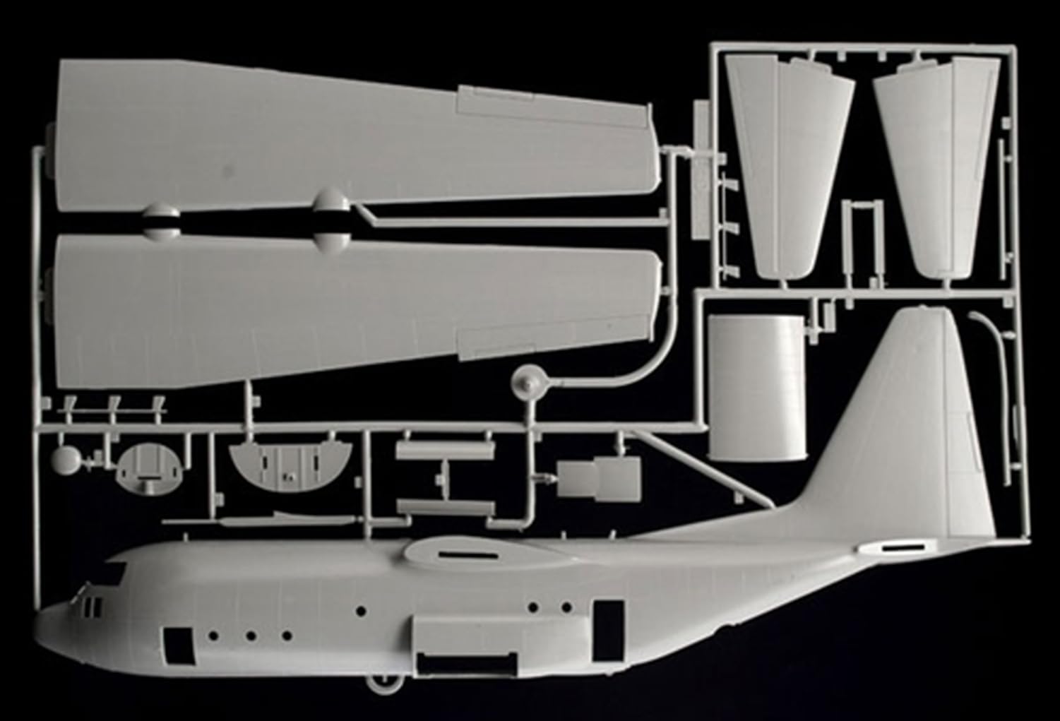 italeri-1255s-c-130j-hercules-flugzeug-bausatz-grau image 4