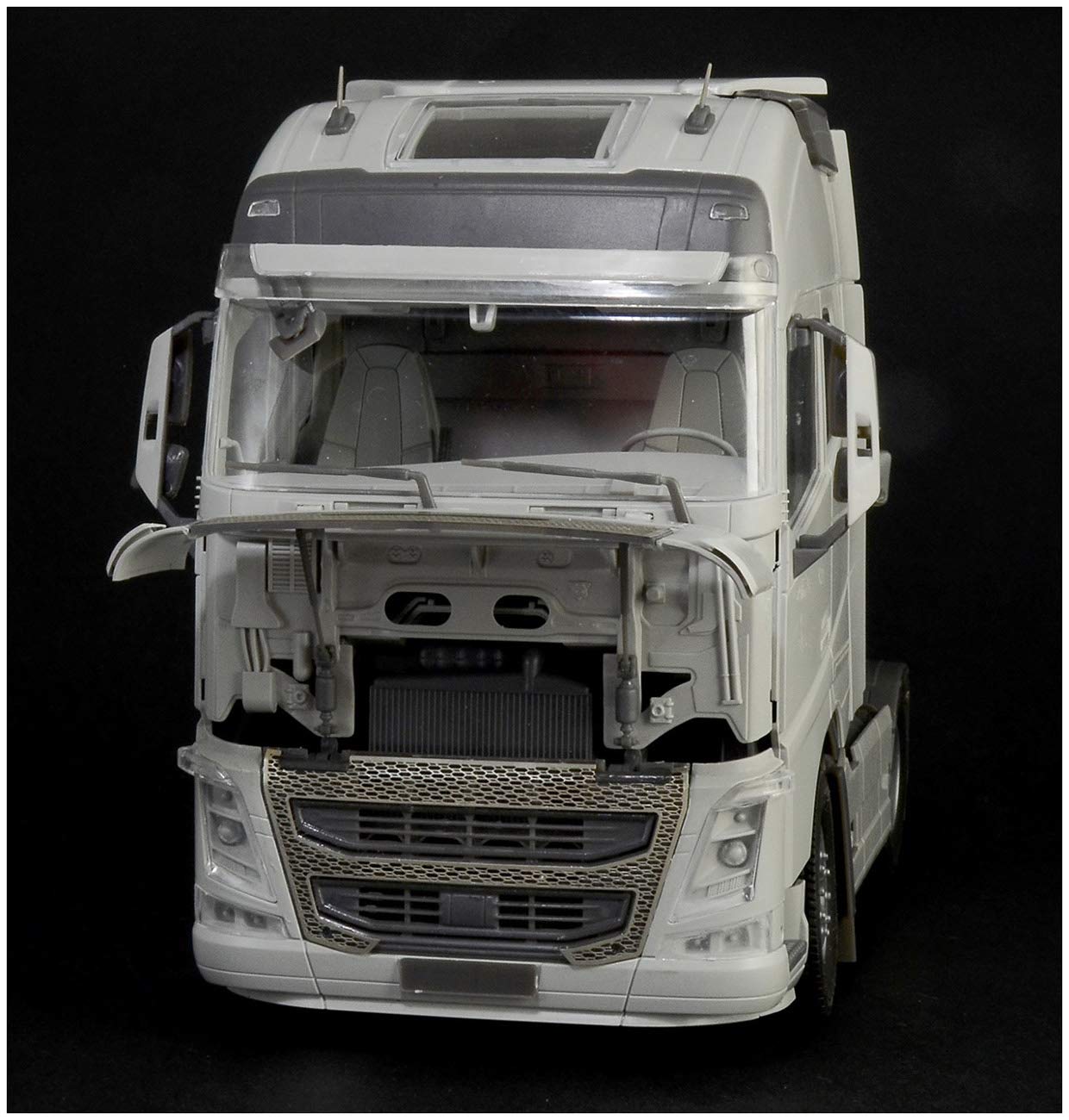 italeri-trucks-3940s-volvo-fh4-globetrotter-xl-truck-1-24 image 6