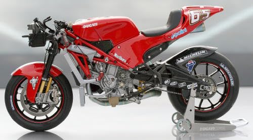 tamiya-14101-ducati-desmosedici-1-12-motorrad-bausatz-rot image 4