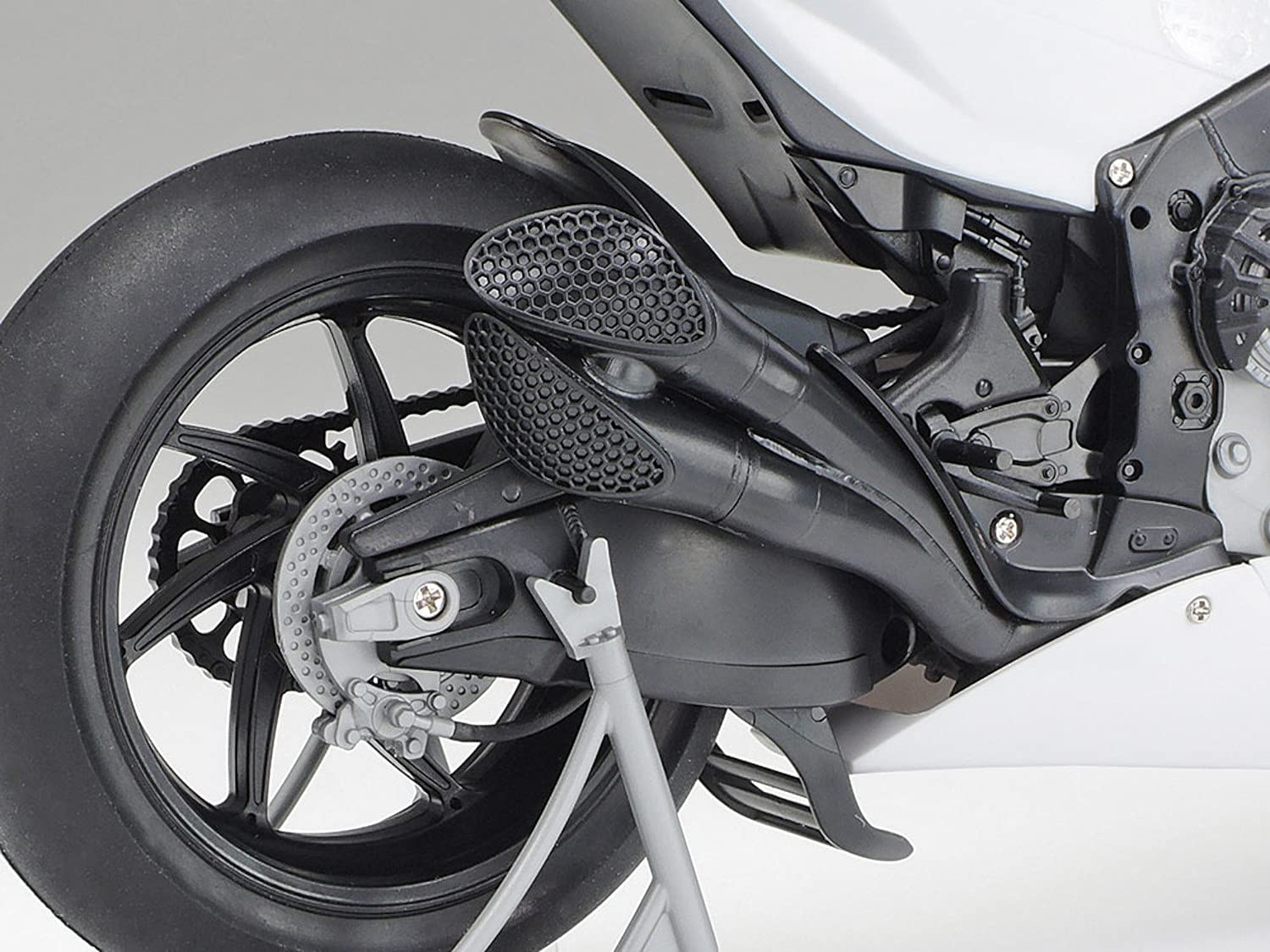 tamiya-14139-team-suzuki-ecstar-gsx-rr-2020-motorradbausatz-1-12 image 6