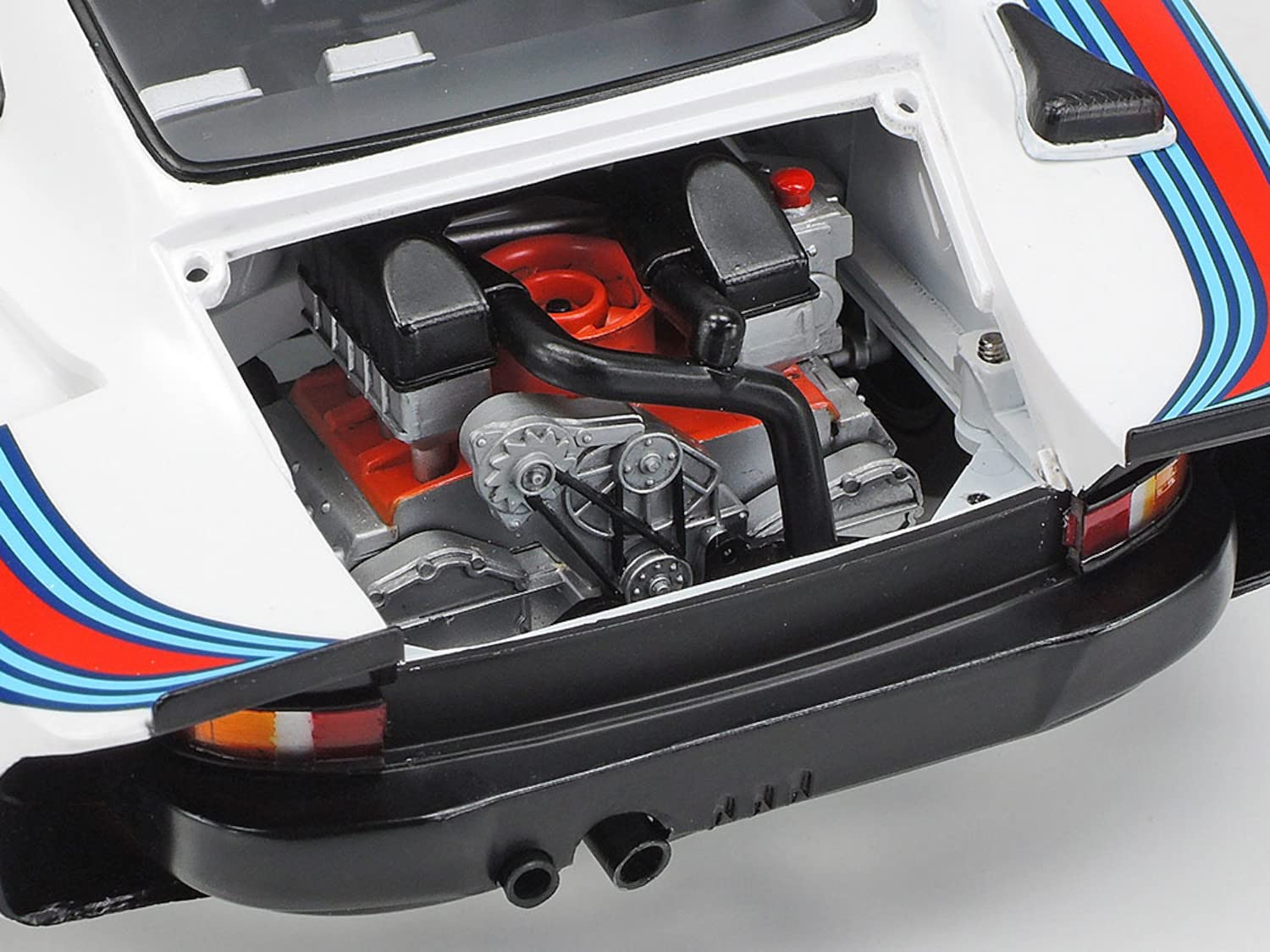 tamiya-20070-porsche-935-martini-1-20-modellbausatz-unlackiert image 4