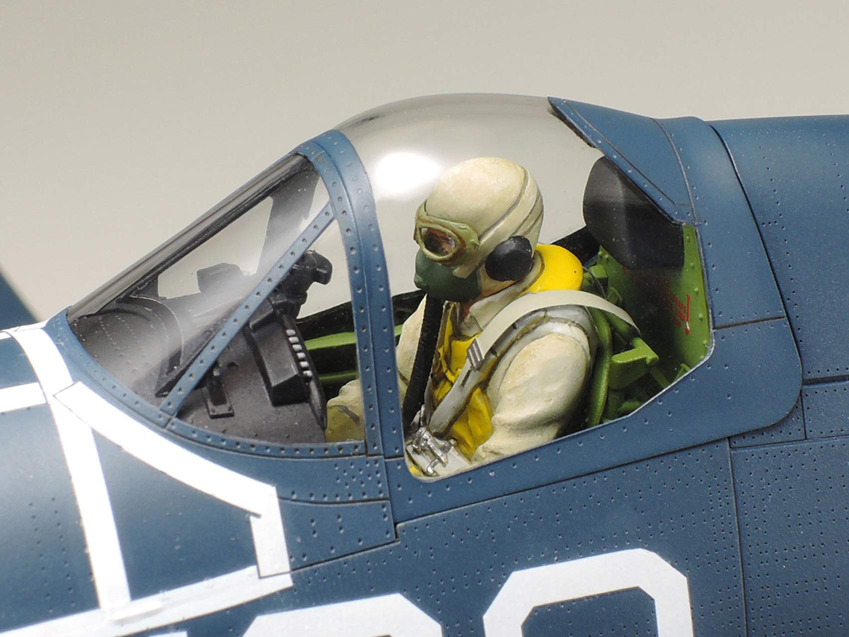 tamiya-60327-vought-f4u-1d-corsair-flugzeugmodell-1-32 image 3