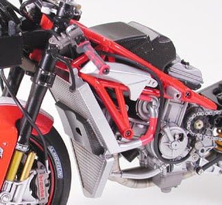tamiya-14101-ducati-desmosedici-1-12-motorrad-bausatz-rot image 8