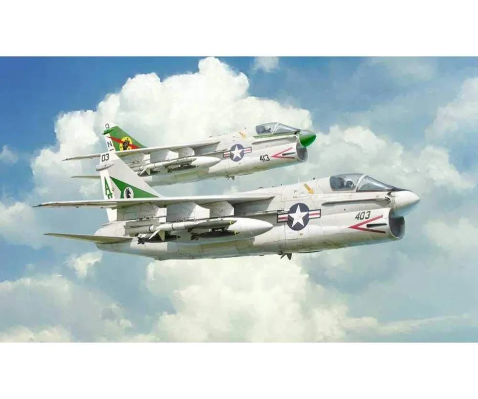 italeri-1411s-a-7e-corsair-ii-flugzeug-1-72 image 1