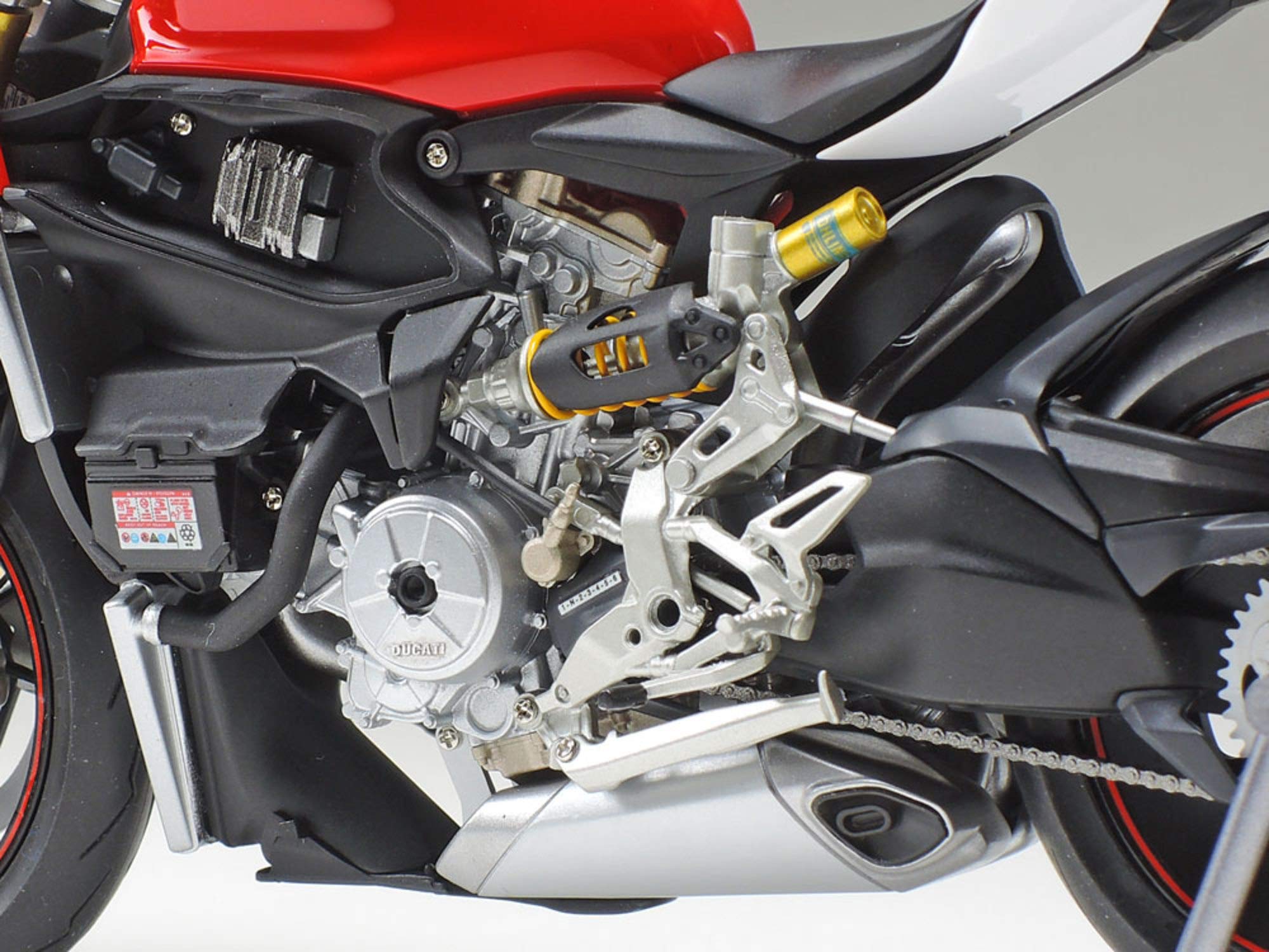 tamiya-ducati-1199-panigale-s-tricolore-1-12-bausatz-unlackiert image 3