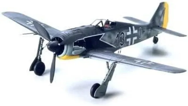 tamiya-war-bird-60766-fw-190-a-3-flugzeug-modellbausatz-1-72 image 1
