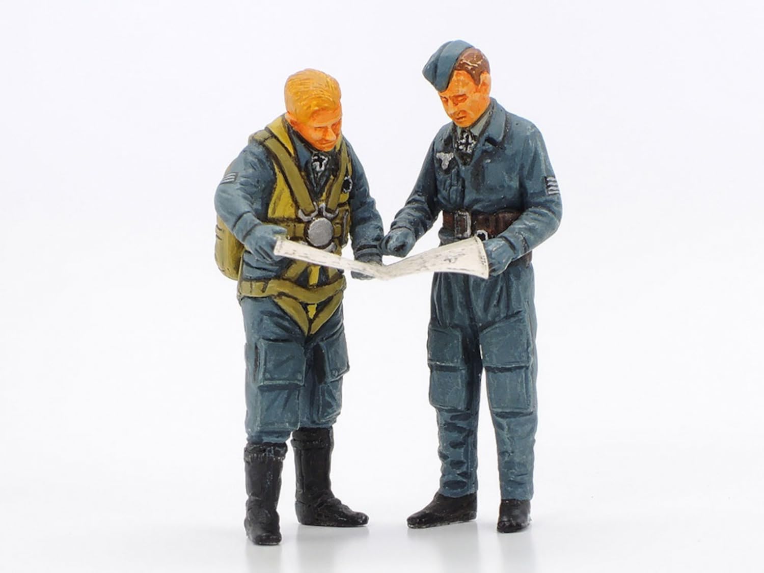 tamiya-32501-k-belwagen-typ-82-milit-rbausatz-1-48 image 3