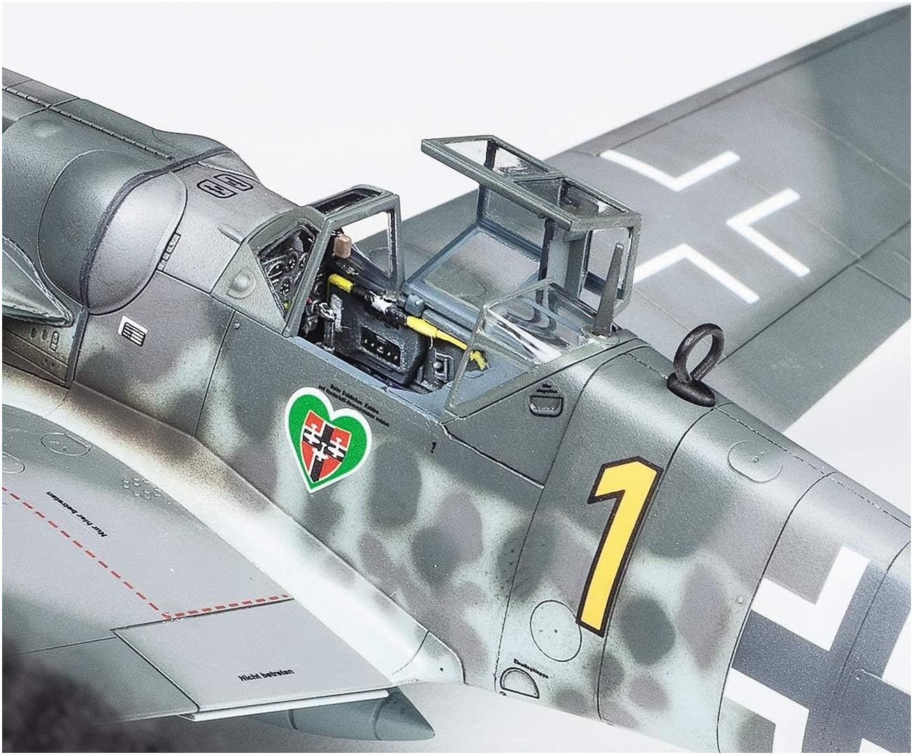 tamiya-60790-bf-109-g-6-flugzeugbausatz-1-72 image 4