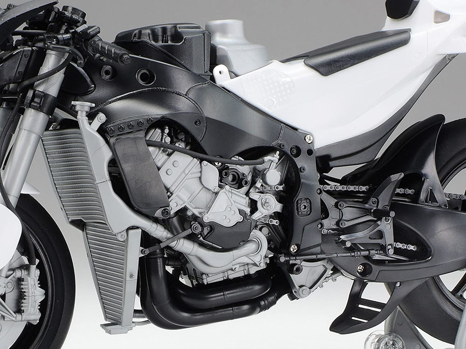tamiya-14139-team-suzuki-ecstar-gsx-rr-2020-motorradbausatz-1-12 image 5