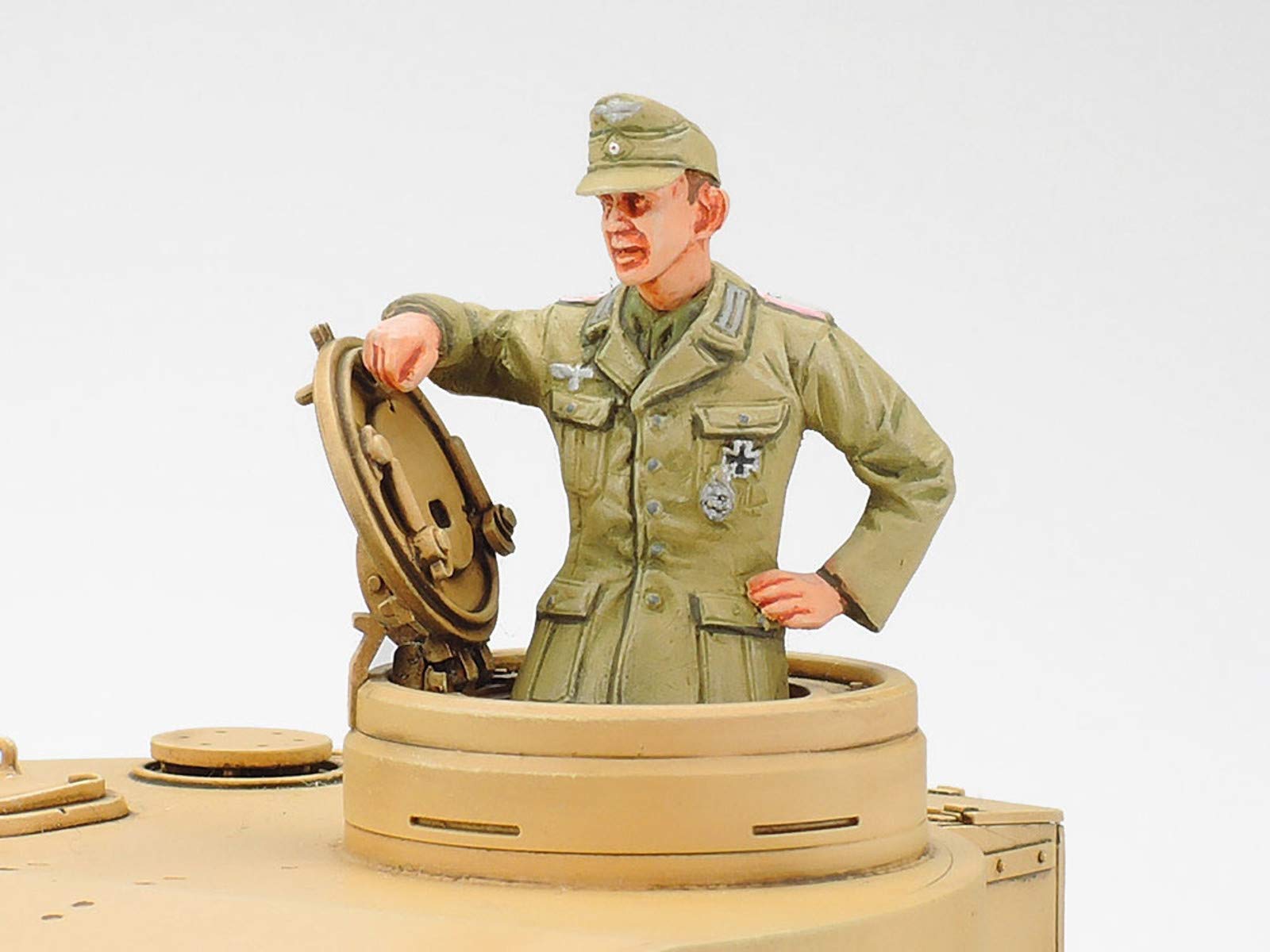 tamiya-35227-tiger-i-early-1-35-wwii-panzer-modellbausatz image 6