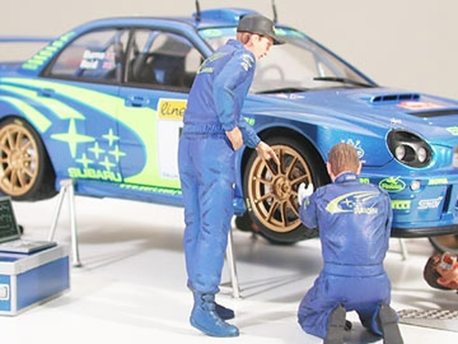 tamiya-rally-mechaniker-figuren-set-1-24-5-figuren image 4