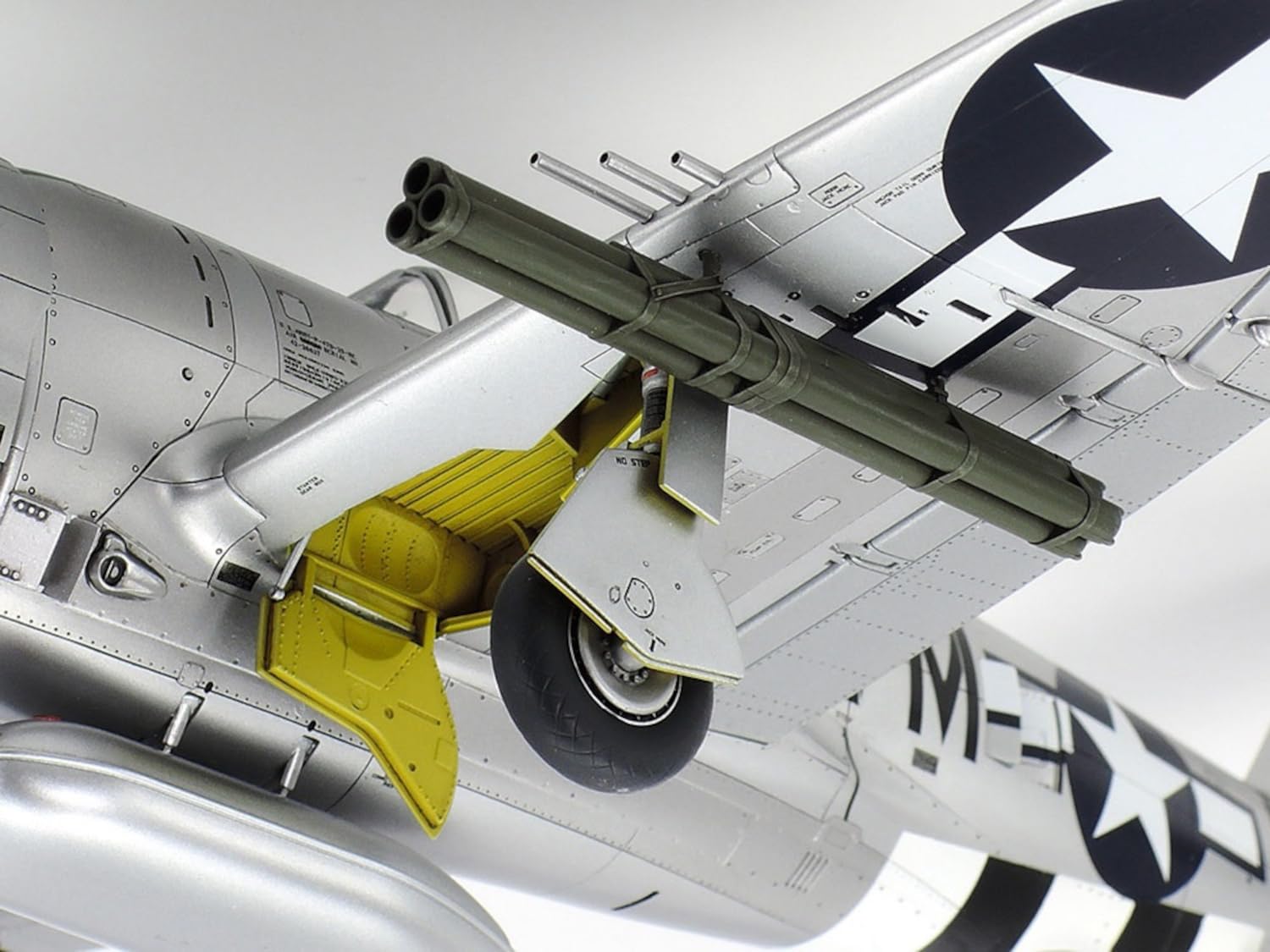tamiya-p-47d-thunderbolt-flugzeug-modellbausatz-1-48-unlackiert image 4
