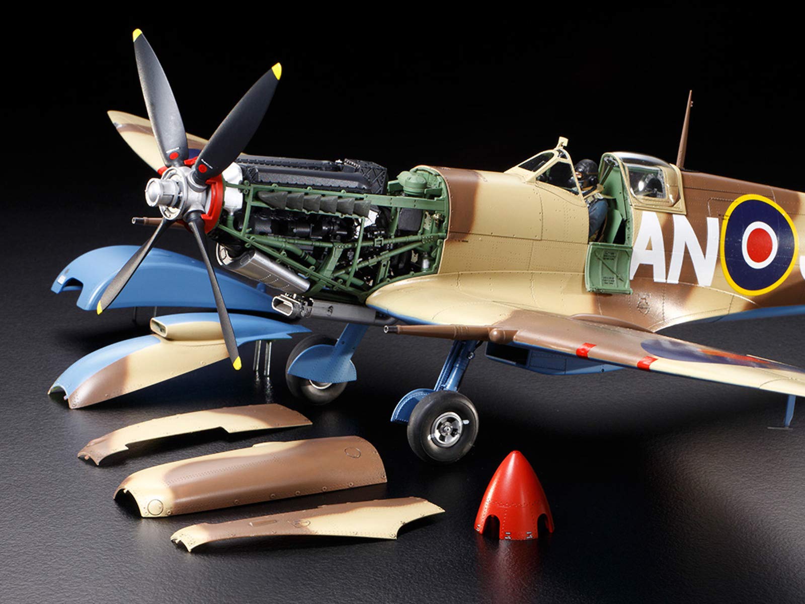 tamiya-60320-1-32-supermarine-spitfire-mk-viii-flugzeugbausatz image 2
