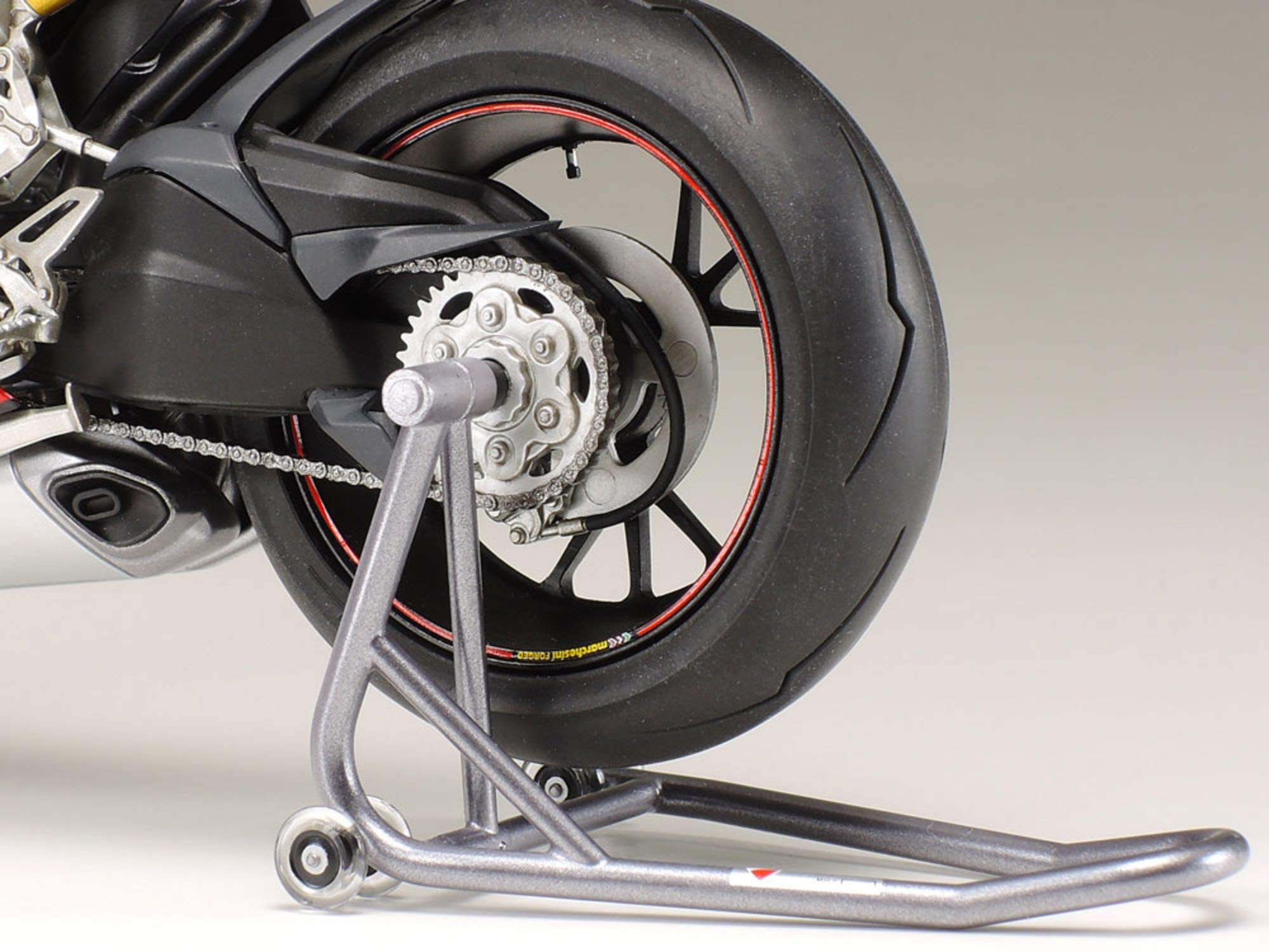 tamiya-ducati-1199-panigale-s-tricolore-1-12-bausatz-unlackiert image 4