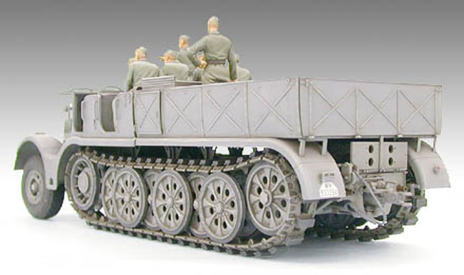 tamiya-sd-kfz-9-famo-halbketten-bausatz-1-35-8-figuren image 4