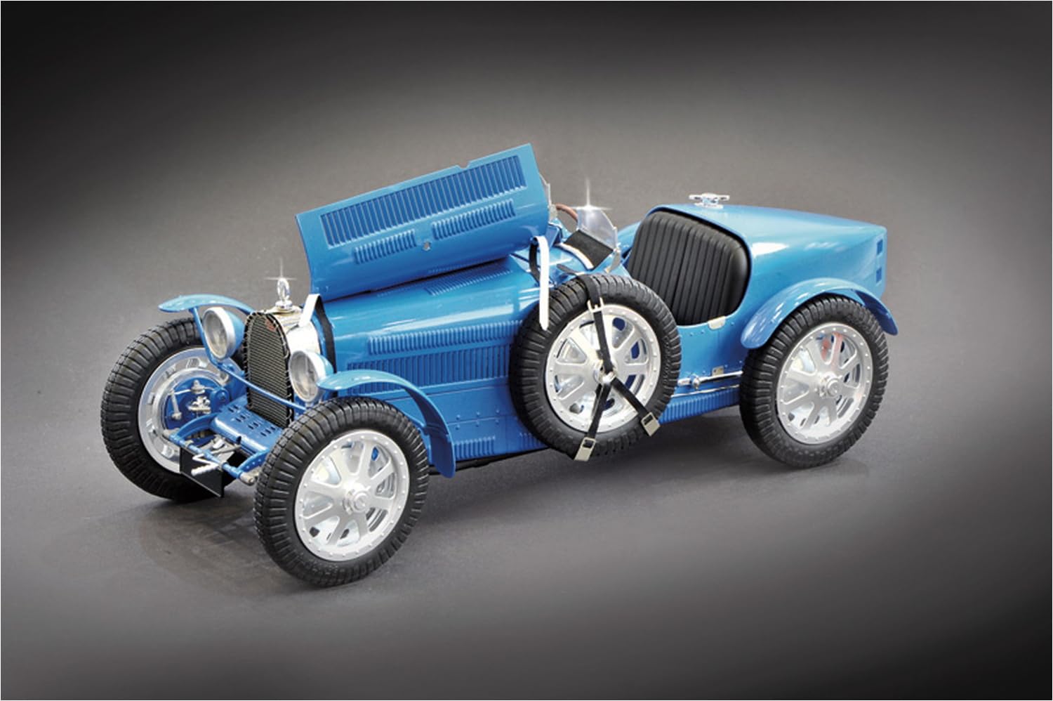 italeri-bugatti-35b-roadster-auto-modellbausatz-1-12-4713 image 2