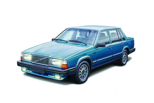 italeri-3623s-volvo-760-gle-plastikbausatz-1-24-blau image 1
