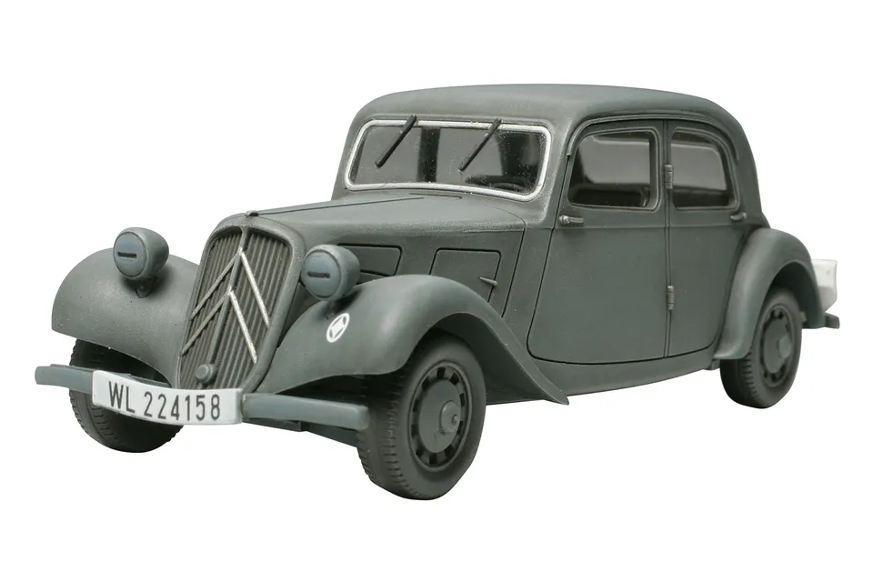 tamiya-32517-citroen-traction-11cv-modellbausatz-1-48 image 1
