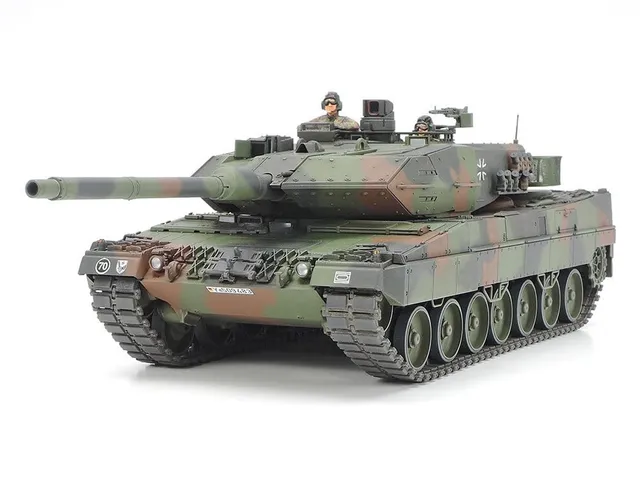 tamiya-35271-leopard-2a6-kampfpanzer-plastikbausatz-1-35 image 1
