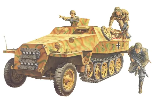 tamiya-35195-sdkfz-251-1-ausf-d-hanomag-panzer-1-35 image 1