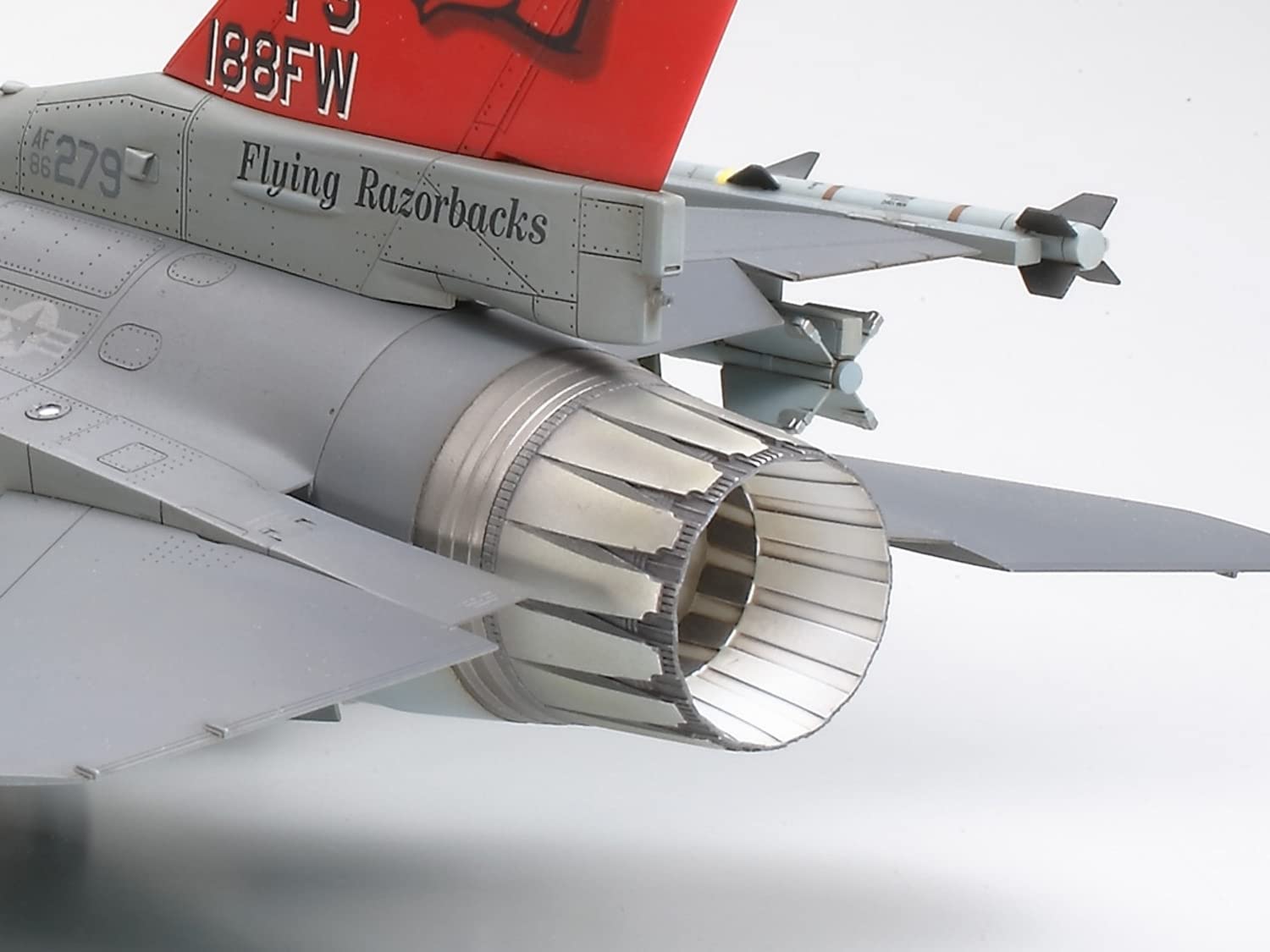 tamiya-f-16c-block-25-32-flugzeug-modellbausatz-1-48-61101 image 8