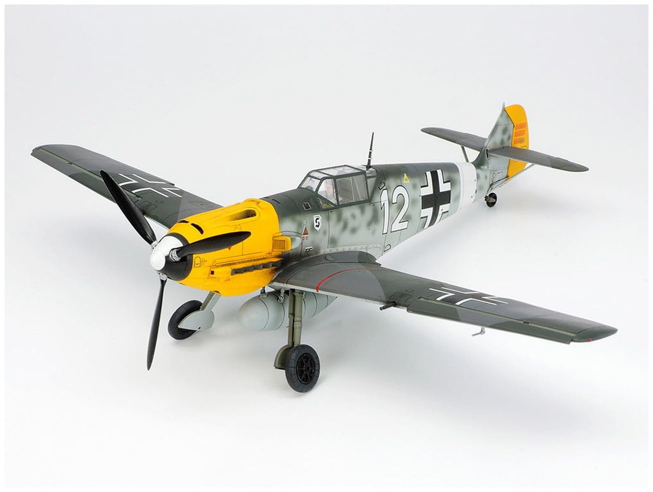 tamiya-61063-messerschmitt-bf-109e-4-7-flugzeugbausatz-1-48 image 3